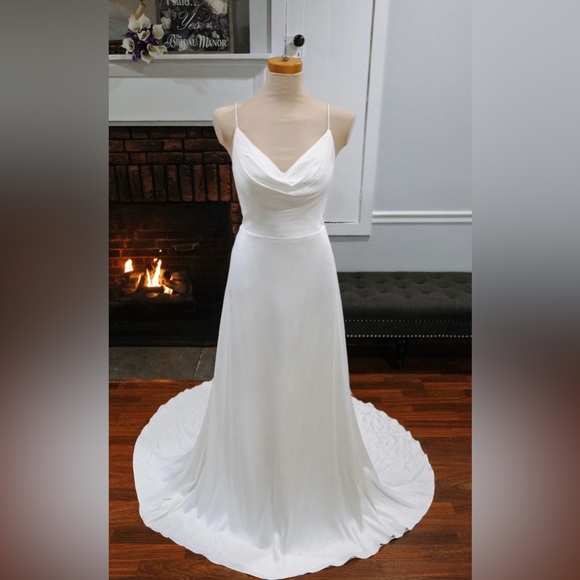 All who wander Aiden gown size 12 - Picture 2 of 4